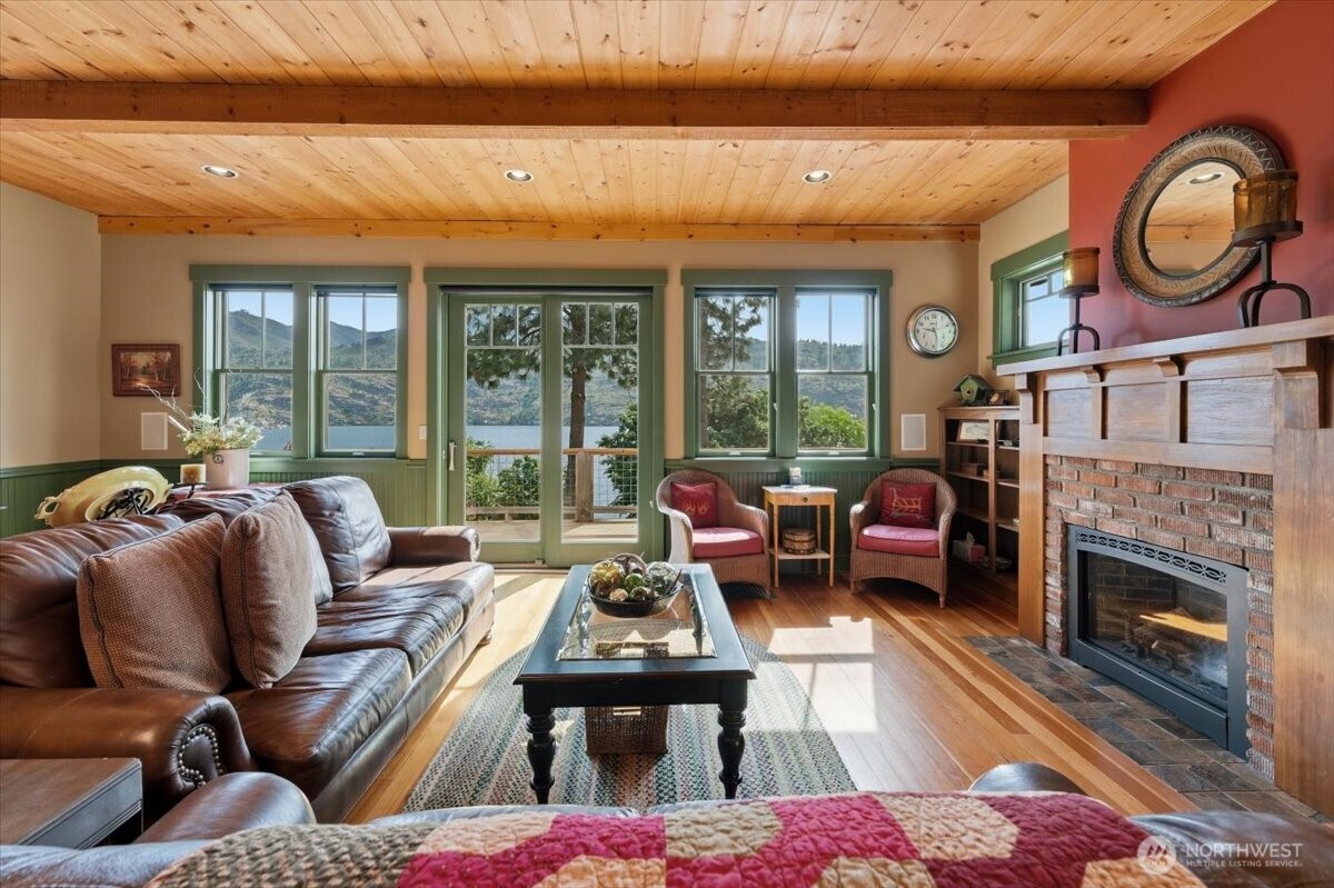 15137 South Lakeshore Road Chelan, WA 98816 - Photo 19 of 40