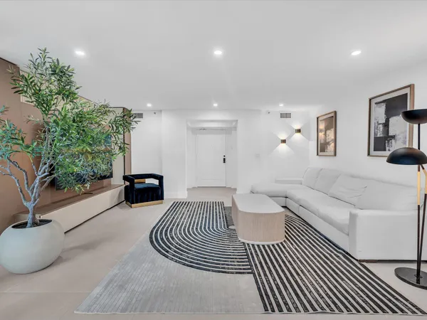 $8,500 | 120 Southeast 5th Avenue, Unit 225, Boca Raton, FL 33432