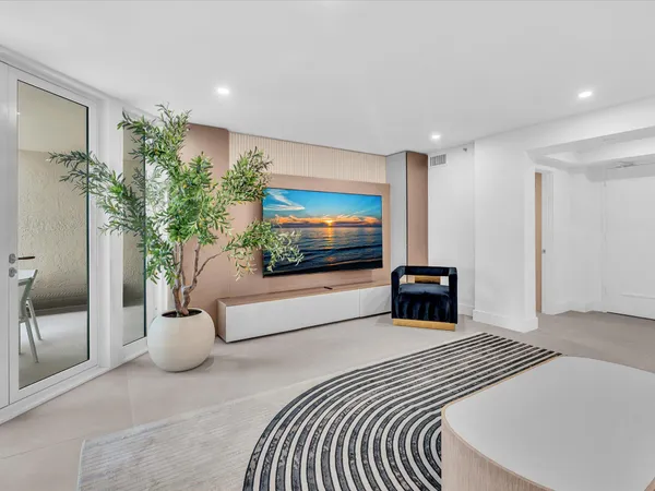 $8,500 | 120 Southeast 5th Avenue, Unit 225, Boca Raton, FL 33432