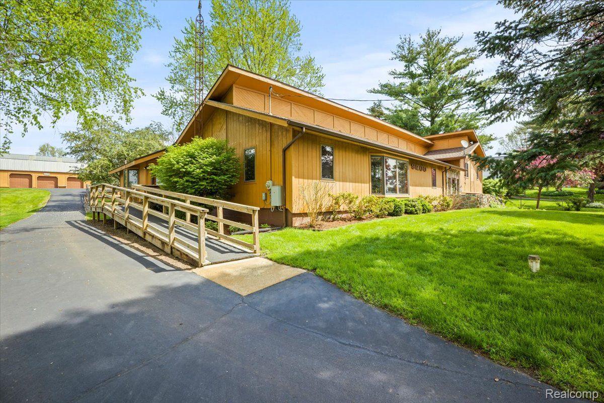9200 Davisburg Road Clarkston, MI 48348 - Photo 5 of 77 Gallery Image 5