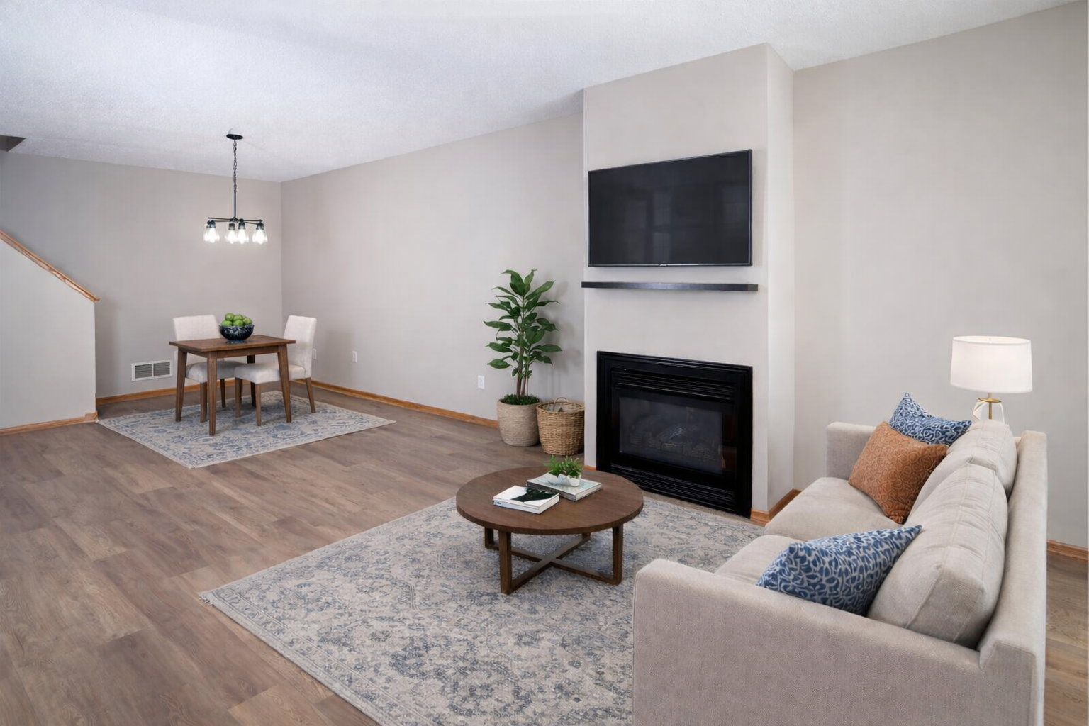 543 Roundhouse Street Shakopee, MN 55379 - Photo 2 of 24