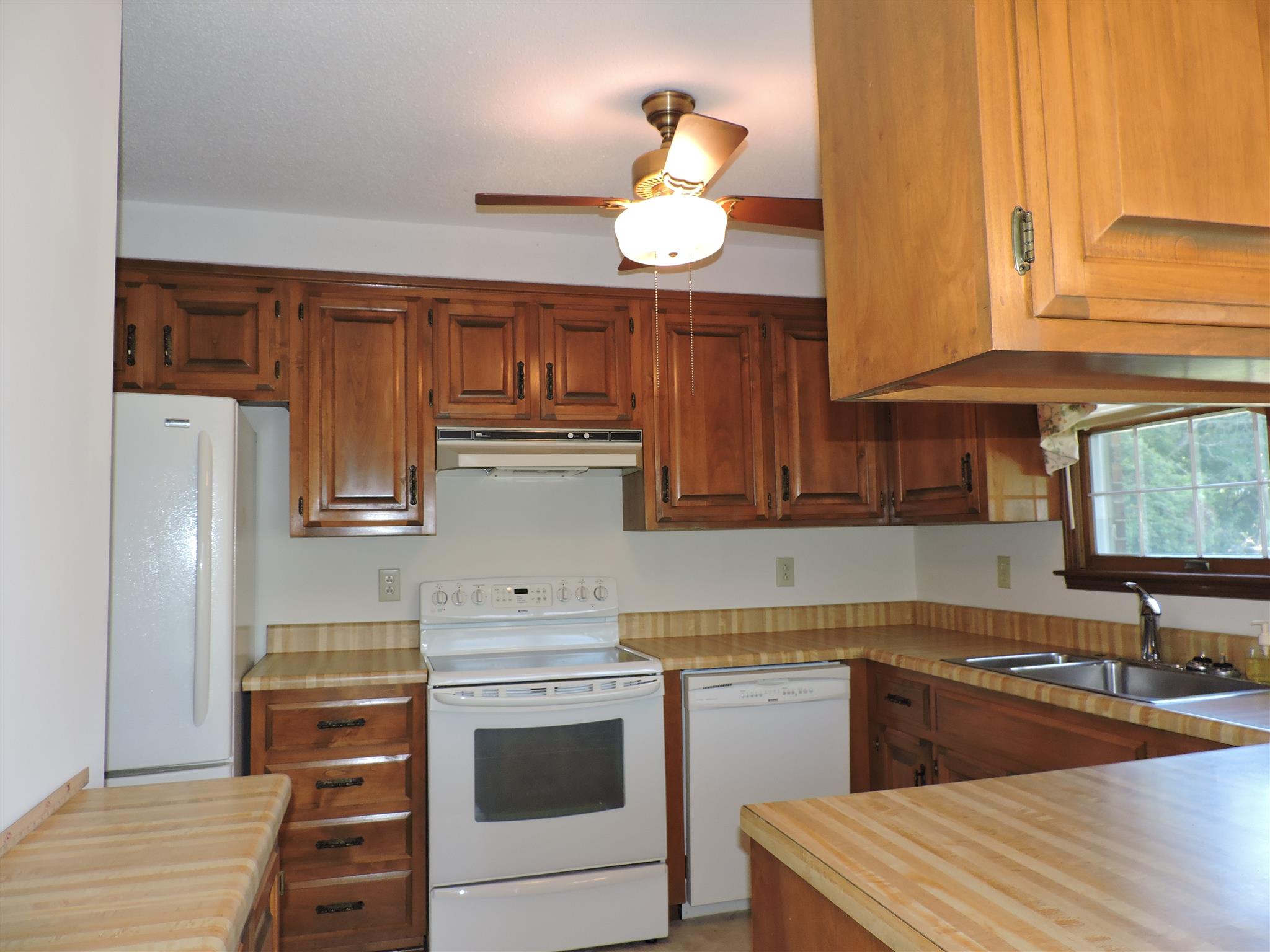 2952 Nicole Road Clarksville, TN 37040 - Photo 3 of 9 Gallery Image 3