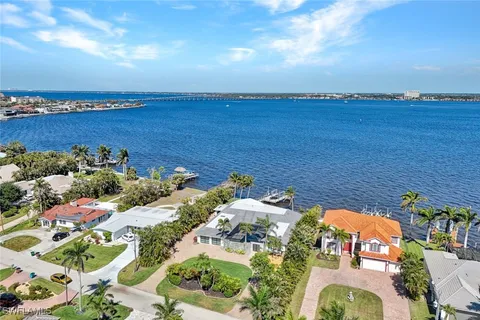 $1,485,000 | 5249 Nautilus Drive, Cape Coral, FL 33904