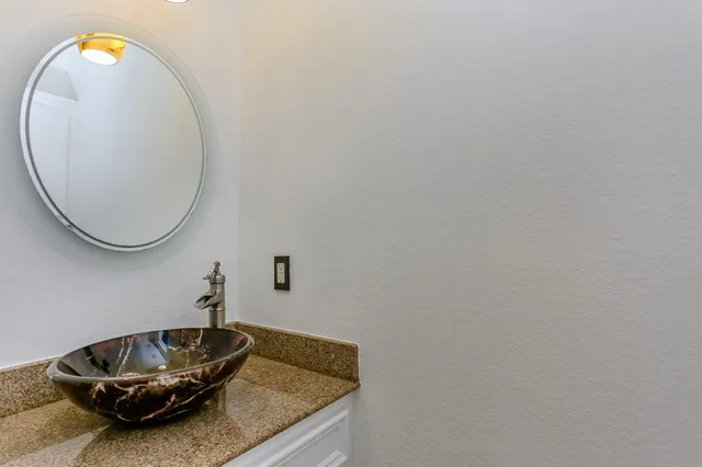 $3,000 | 306 Enid Street, Unit A, Houston, TX 77009