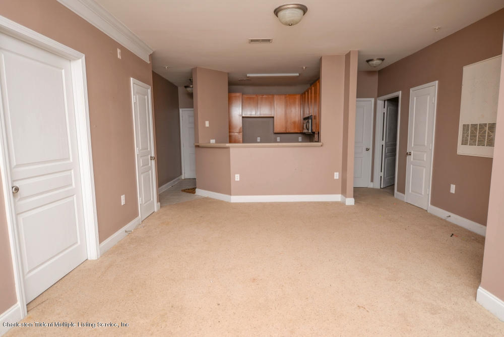 2005 Basildon Road Mount Pleasant, SC 29466 - Photo 8 of 21 LR2 (1 of 1)
