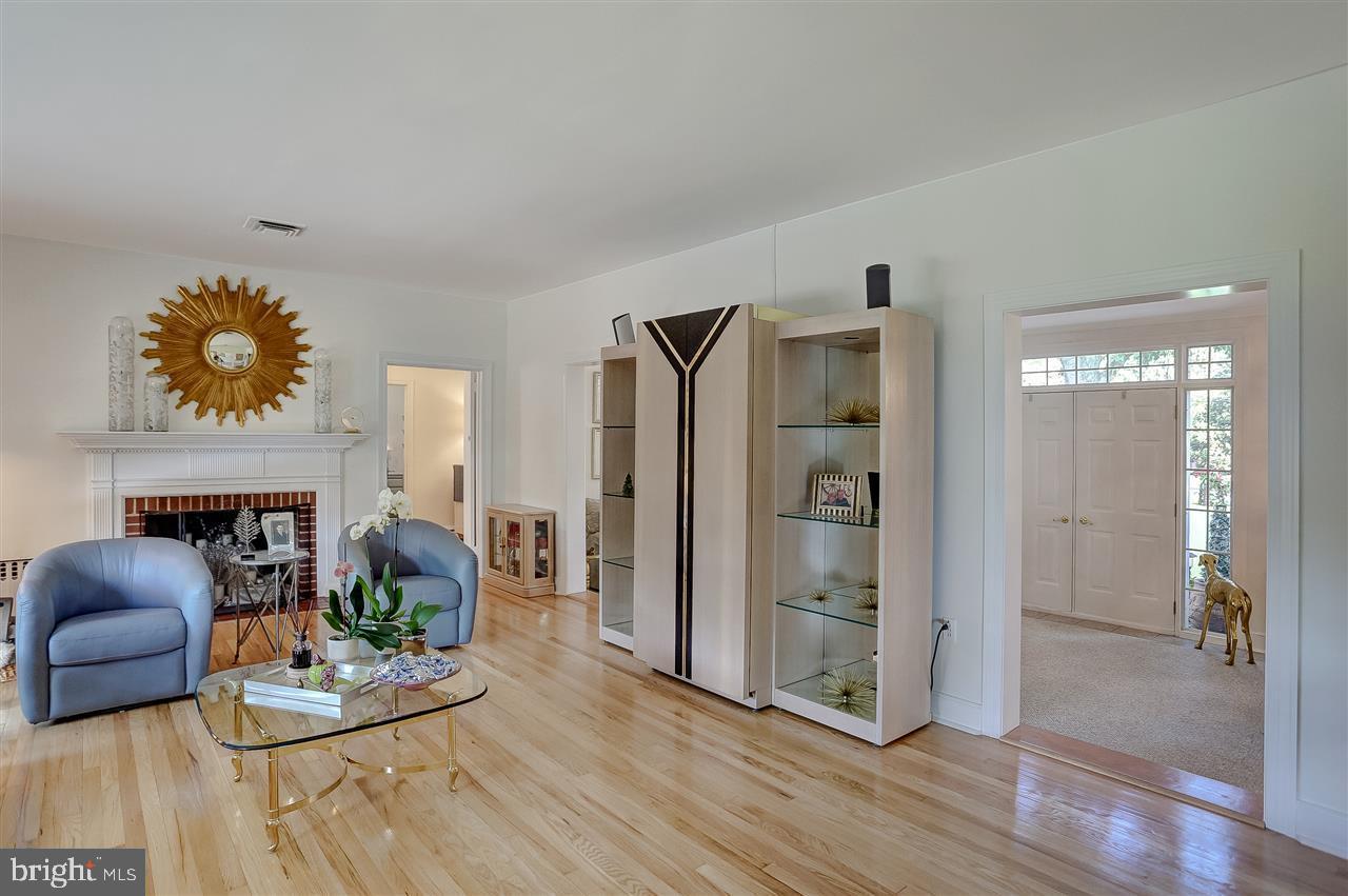 4305 Crestview Road Harrisburg, PA 17112 - Photo 8 of 25 Gallery Image 8