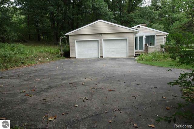 6461 Center Road Traverse City, MI 49686 - Photo 11 of 58 -100464-30.jpg