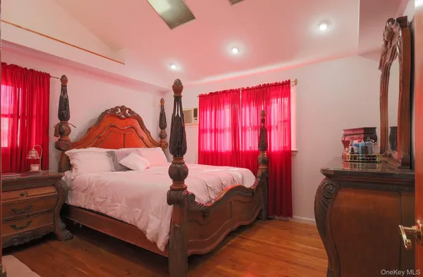 $644,999 | 163 Floyd Street, Brentwood, NY 11717