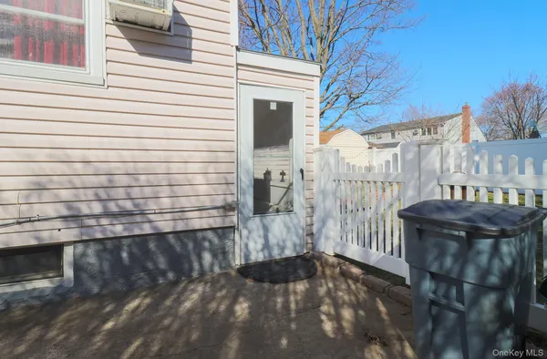 $644,999 | 163 Floyd Street, Brentwood, NY 11717