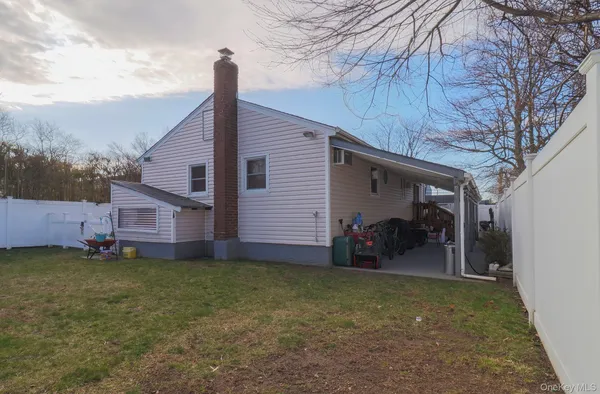 $644,999 | 163 Floyd Street, Brentwood, NY 11717