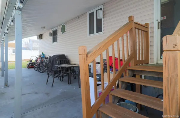 $644,999 | 163 Floyd Street, Brentwood, NY 11717