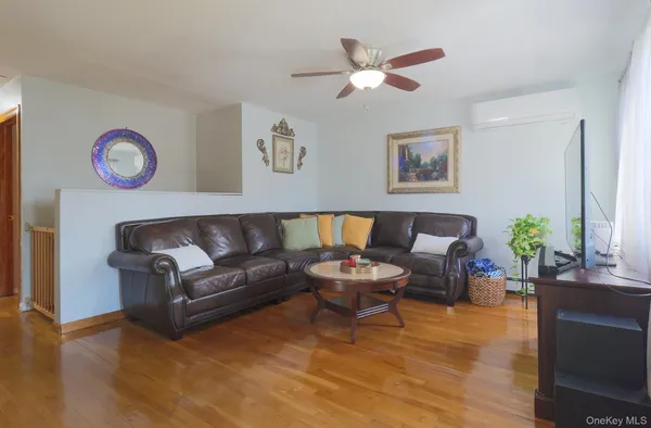 $644,999 | 163 Floyd Street, Brentwood, NY 11717