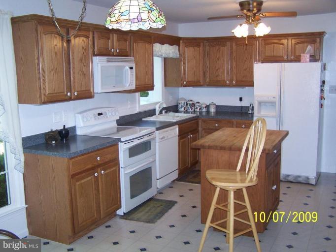 8309 Crown Court Road Alexandria, VA 22308 - Photo 14 of 30 Kitchen