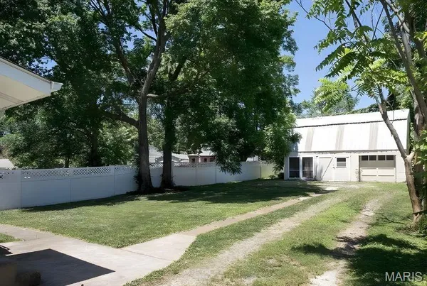 $2,095 | 329 Rose Lane, Kirkwood, MO 63122