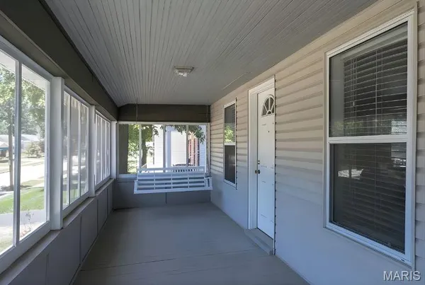 $2,095 | 329 Rose Lane, Kirkwood, MO 63122