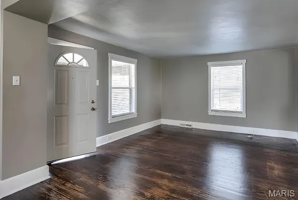 $2,095 | 329 Rose Lane, Kirkwood, MO 63122
