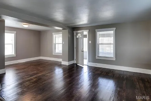 $2,095 | 329 Rose Lane, Kirkwood, MO 63122