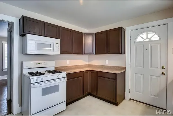$2,095 | 329 Rose Lane, Kirkwood, MO 63122