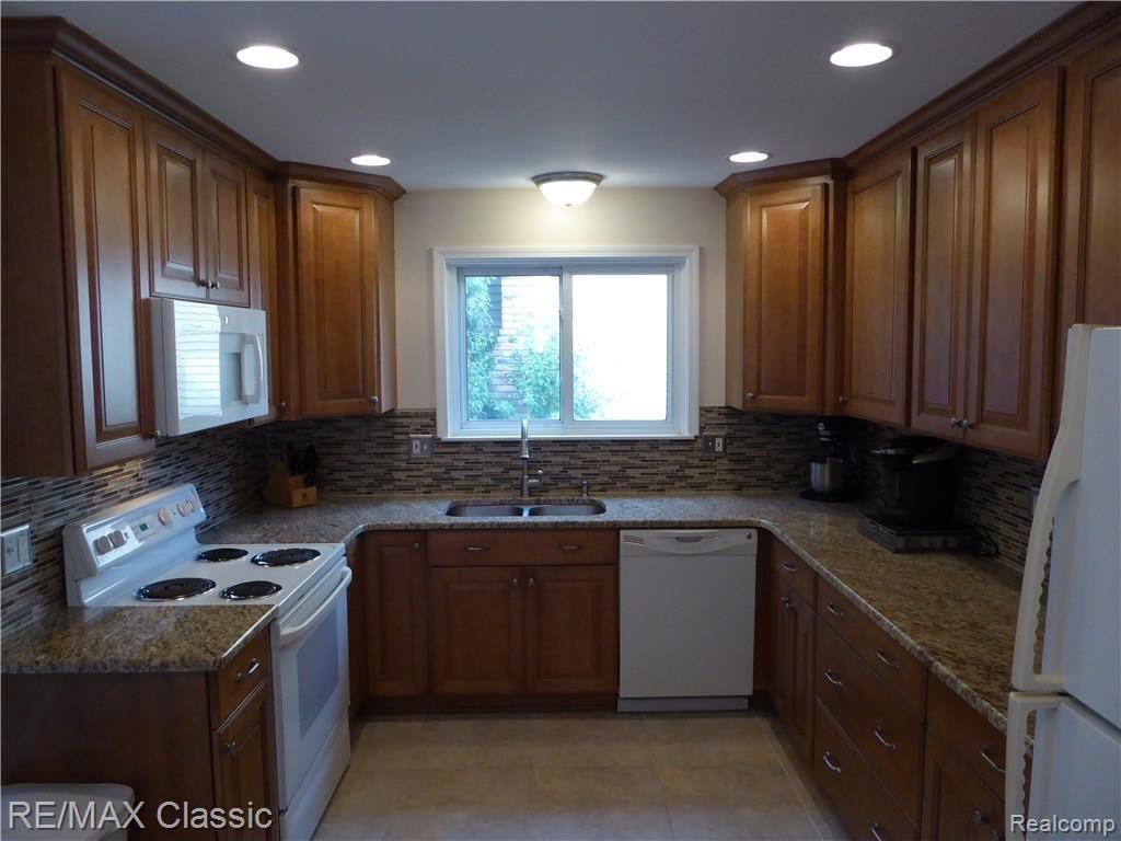 44009 Proctor Road Canton, MI 48188 - Photo 9 of 41 b1.JPG