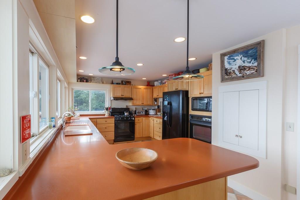 67 Cliff Road New Harbor, ME 04554 - Photo 11 of 28 Photo