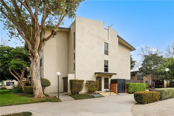 $449,000 | 12200 Montecito Road, Unit D301, Seal Beach, CA 90740