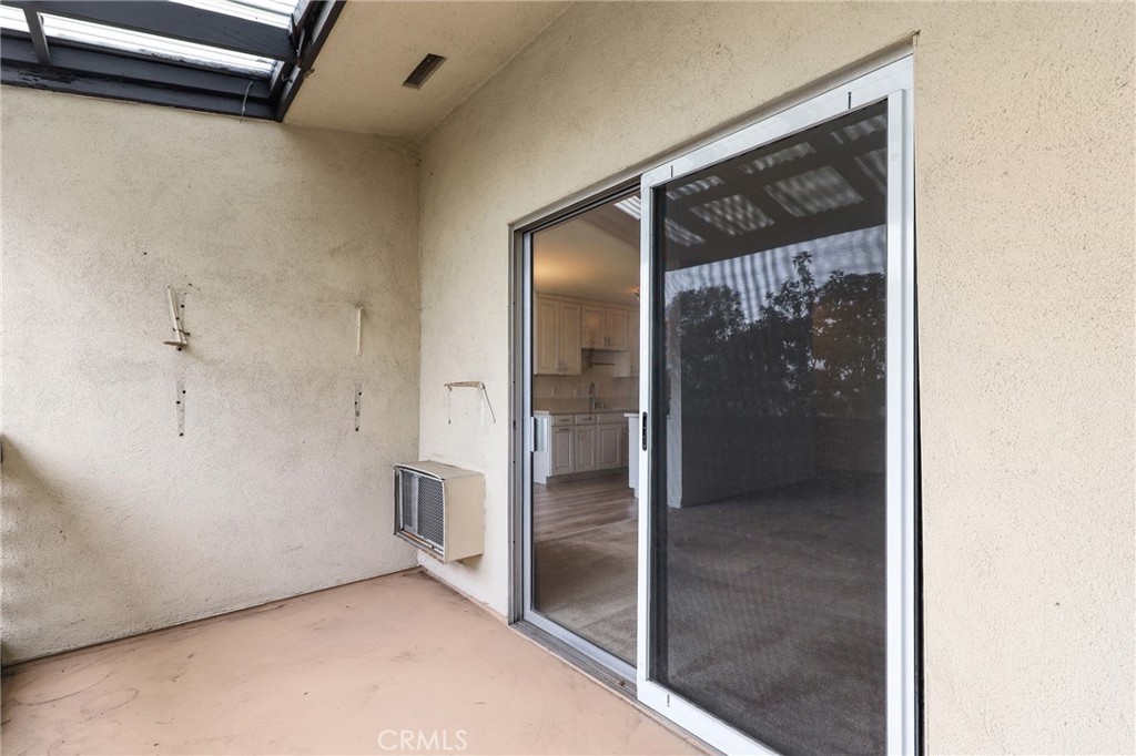 12200 Montecito Road, Unit D301 Seal Beach, CA 90740 - Photo 21 of 32 a view of an empty room and window