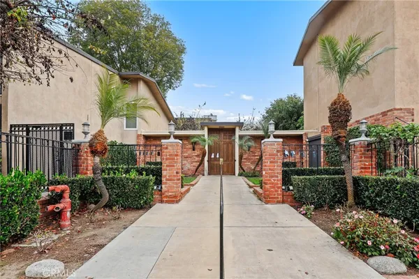 a view of outdoor space with garage