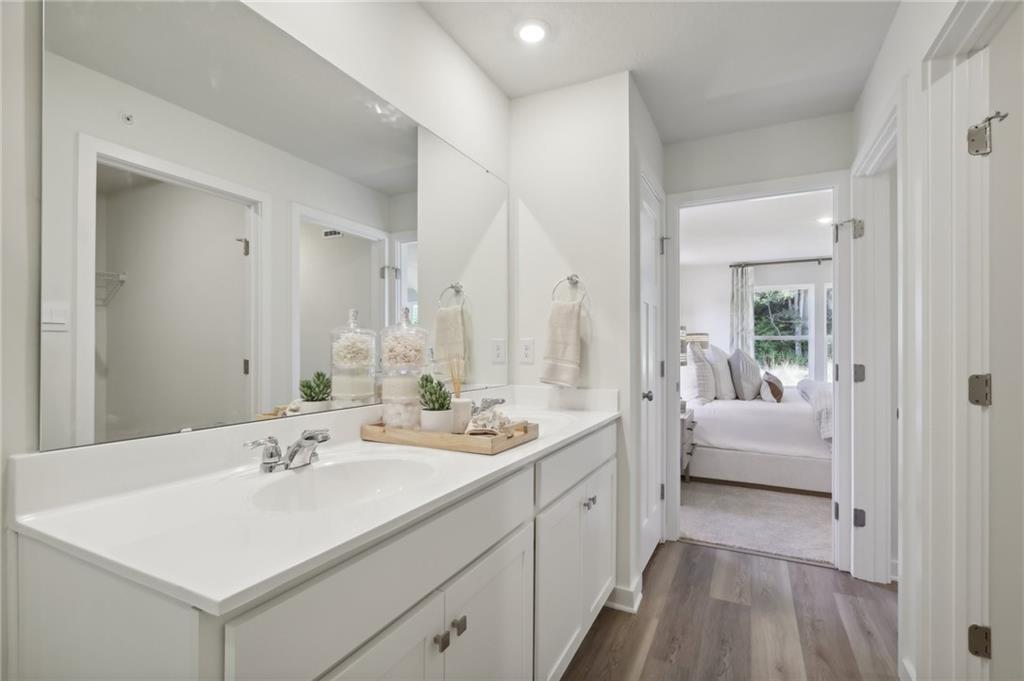 162 River Rdg Drive Coraopolis, PA 15108 - Photo 13 of 17 a en suite bathroom with a sink and a mirror