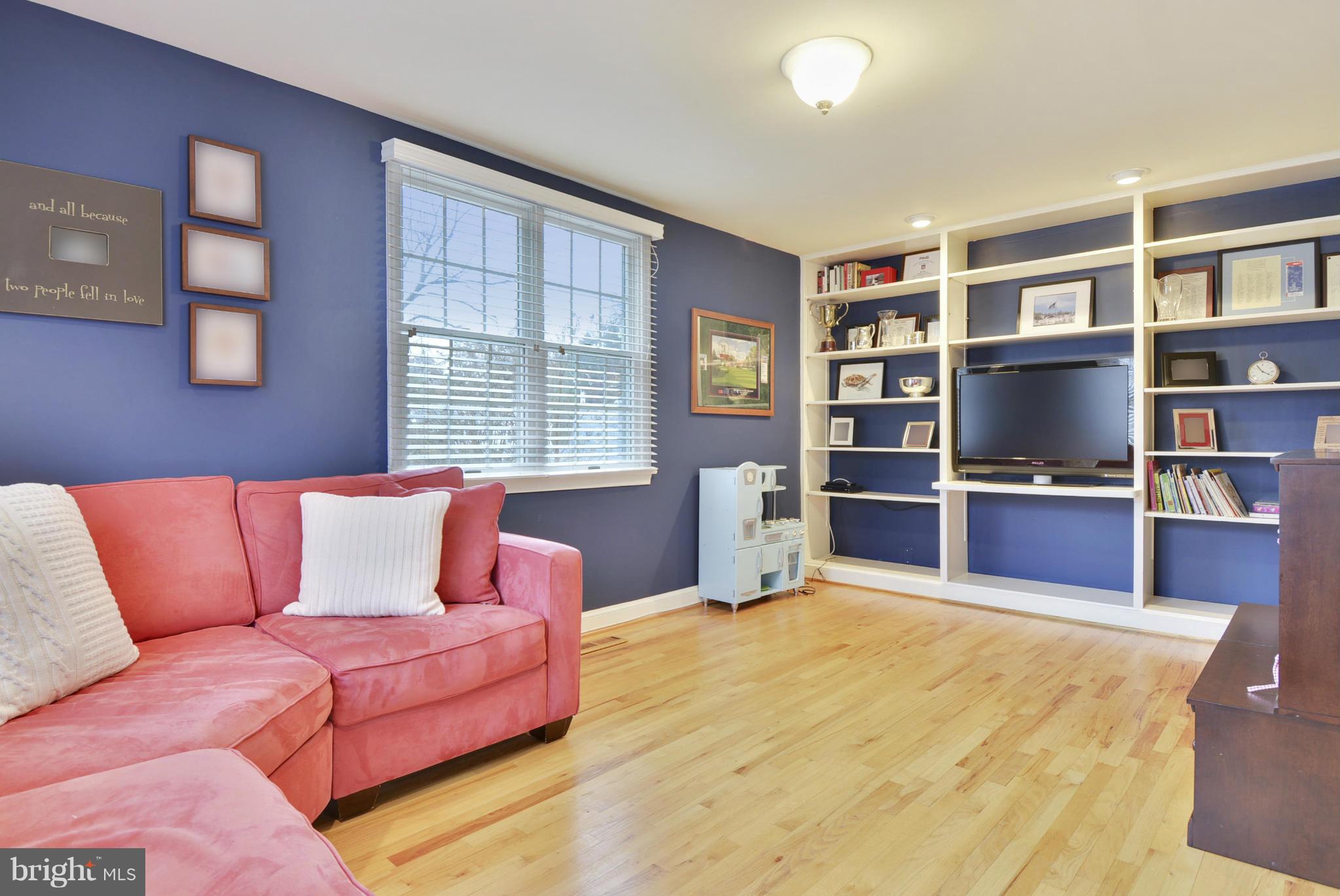 10204 Cherry Tree Lane Silver Spring, MD 20901 - Photo 11 of 29 Family Room
