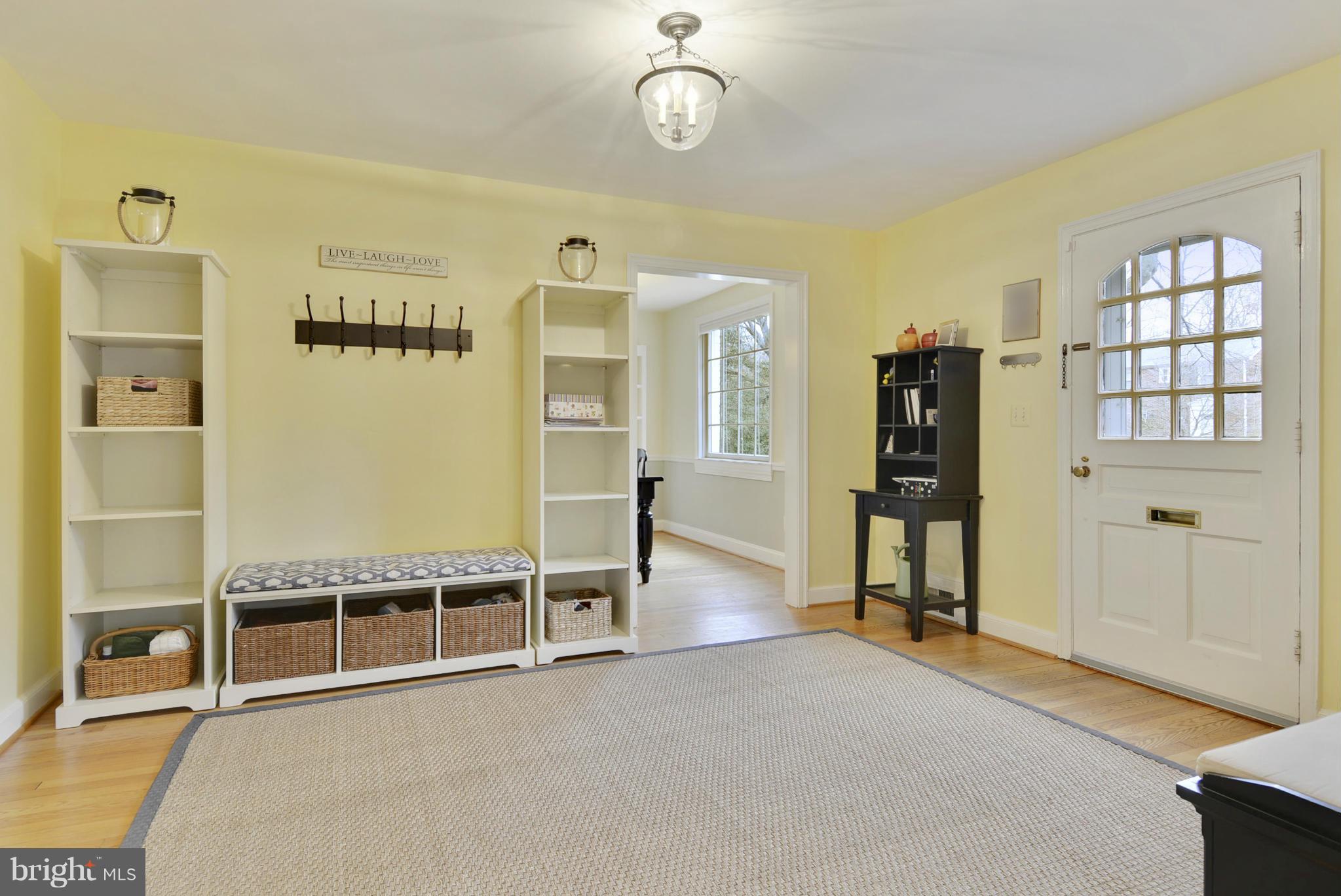 10204 Cherry Tree Lane Silver Spring, MD 20901 - Photo 3 of 29 Interior (General)