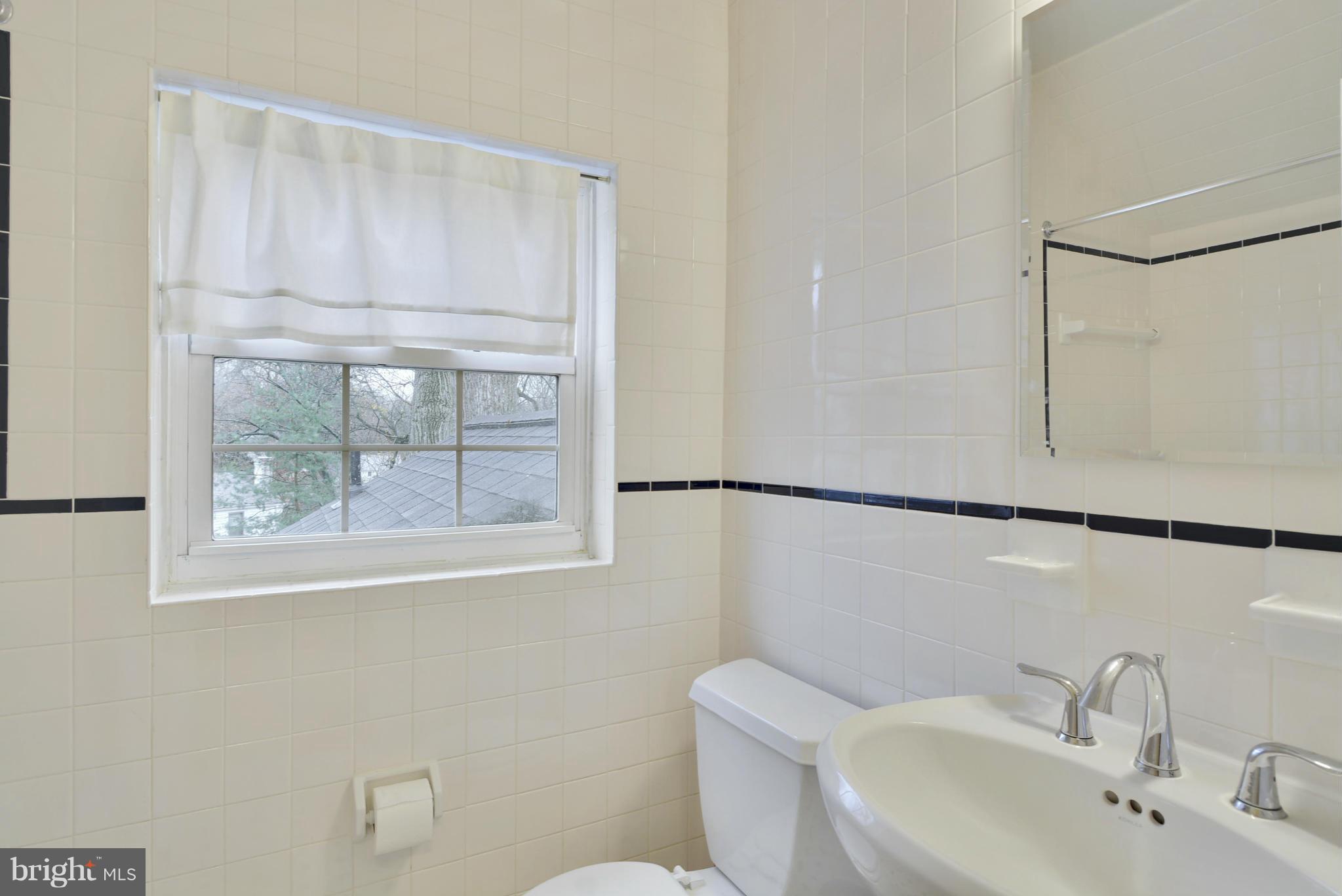 10204 Cherry Tree Lane Silver Spring, MD 20901 - Photo 22 of 29 Bath