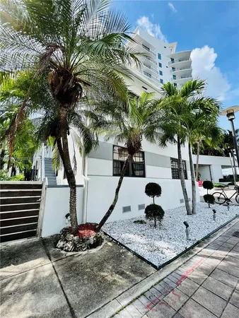 $3,750 | 1470 Lincoln Terrace, Unit 2, Miami Beach, FL 33139