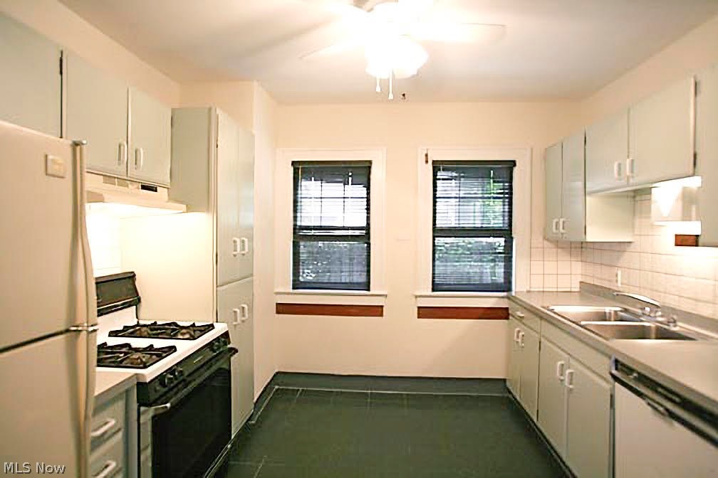 2954 East Derbyshire Road Cleveland, OH 44118 - Photo 10 of 22 First Floor