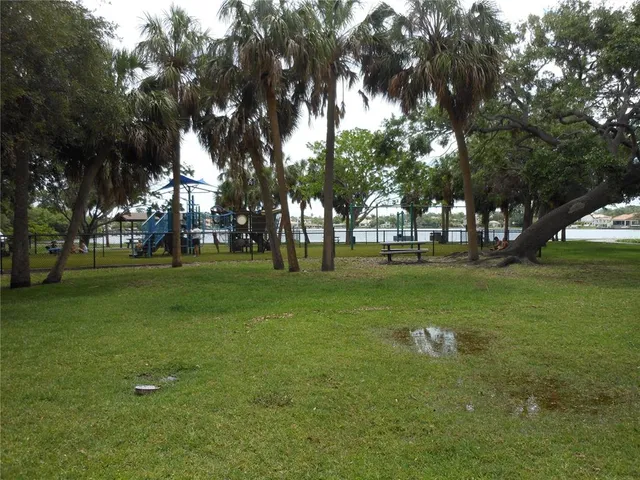 $179,000 | 138 36th Avenue North, Unit 206W, St. Petersburg, FL 33704