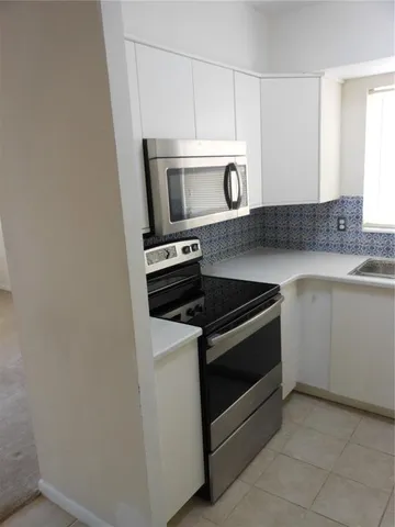 $179,000 | 138 36th Avenue North, Unit 206W, St. Petersburg, FL 33704