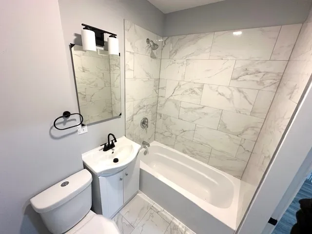 $2,800 | 225 East 138th Street, Dolton, IL 60419