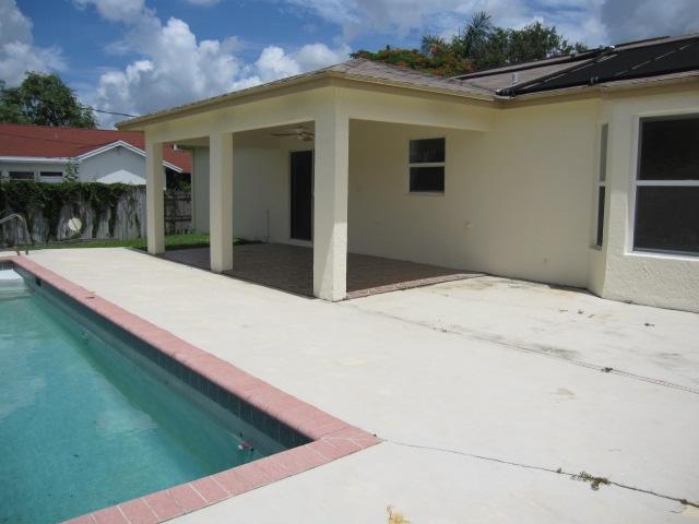 2716 Worcester Road Lake Worth, FL 33462 - Photo 19 of 20 Patio