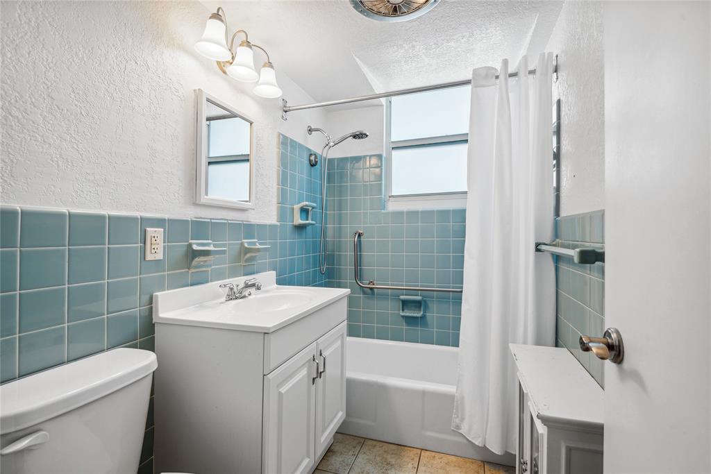 1900 South Ocean Drive, Unit 604 Fort Lauderdale, FL 33316 - Photo 11 of 33 Large, bright bathroom with brand new ADA compliant toilet.