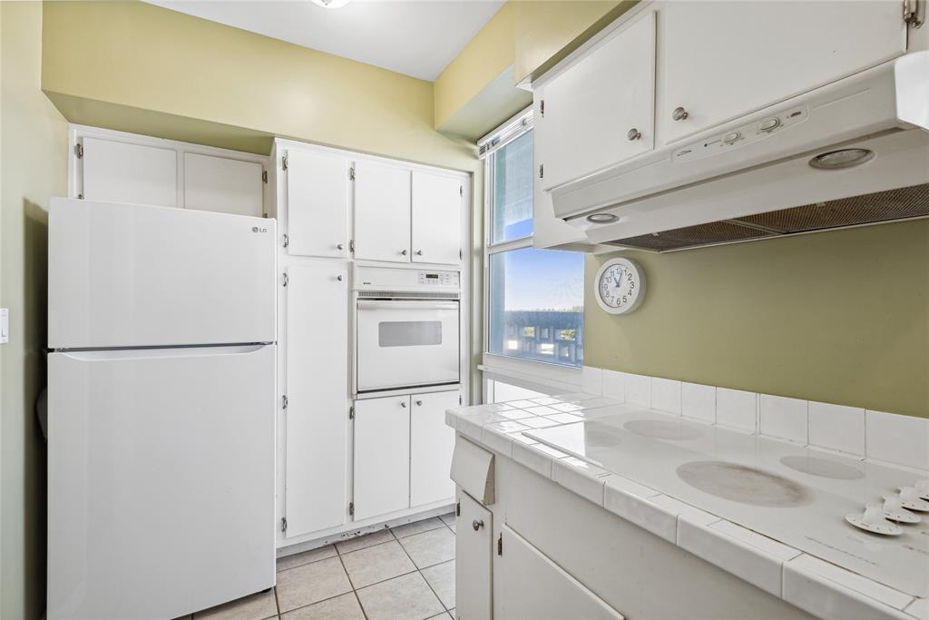 1900 South Ocean Drive, Unit 604 Fort Lauderdale, FL 33316 - Photo 9 of 33 Bright kitchen with impact windows, dishwasher (5 years old) fridge (1 year old) garbage disposal (1 year old).
