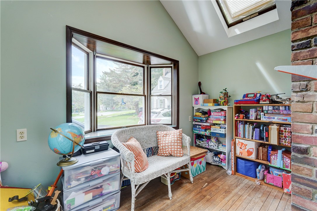 215 Roosevelt Road Rochester, NY 14618 - Photo 4 of 31
