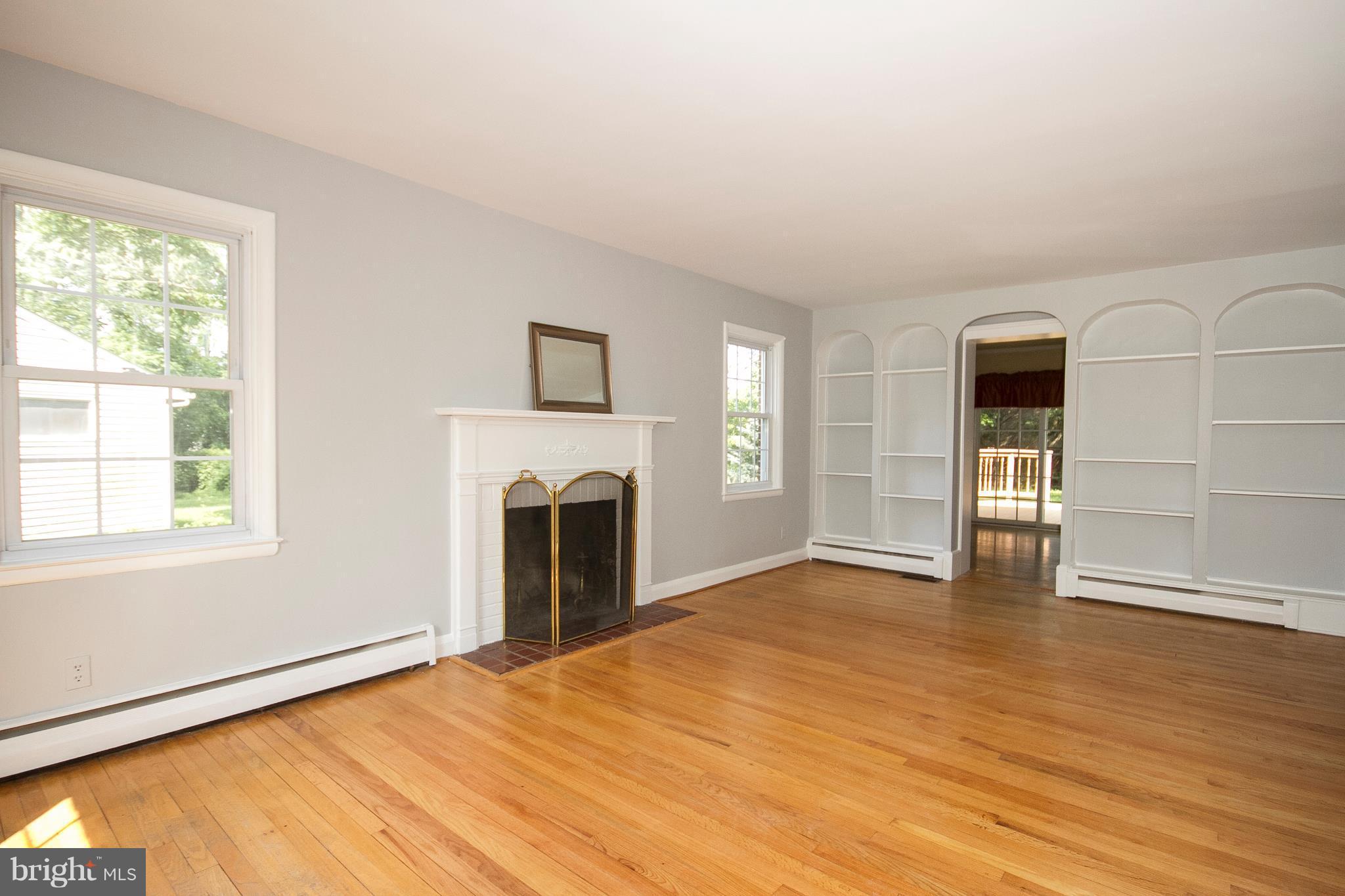 1628 Alston Road Baltimore, MD 21204 - Photo 3 of 25 Living Room