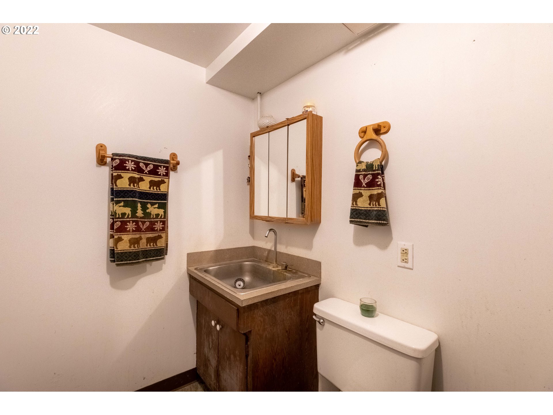 68493 Ridge Road North Bend, OR 97459 - Photo 23 of 31 Gallery Image 23