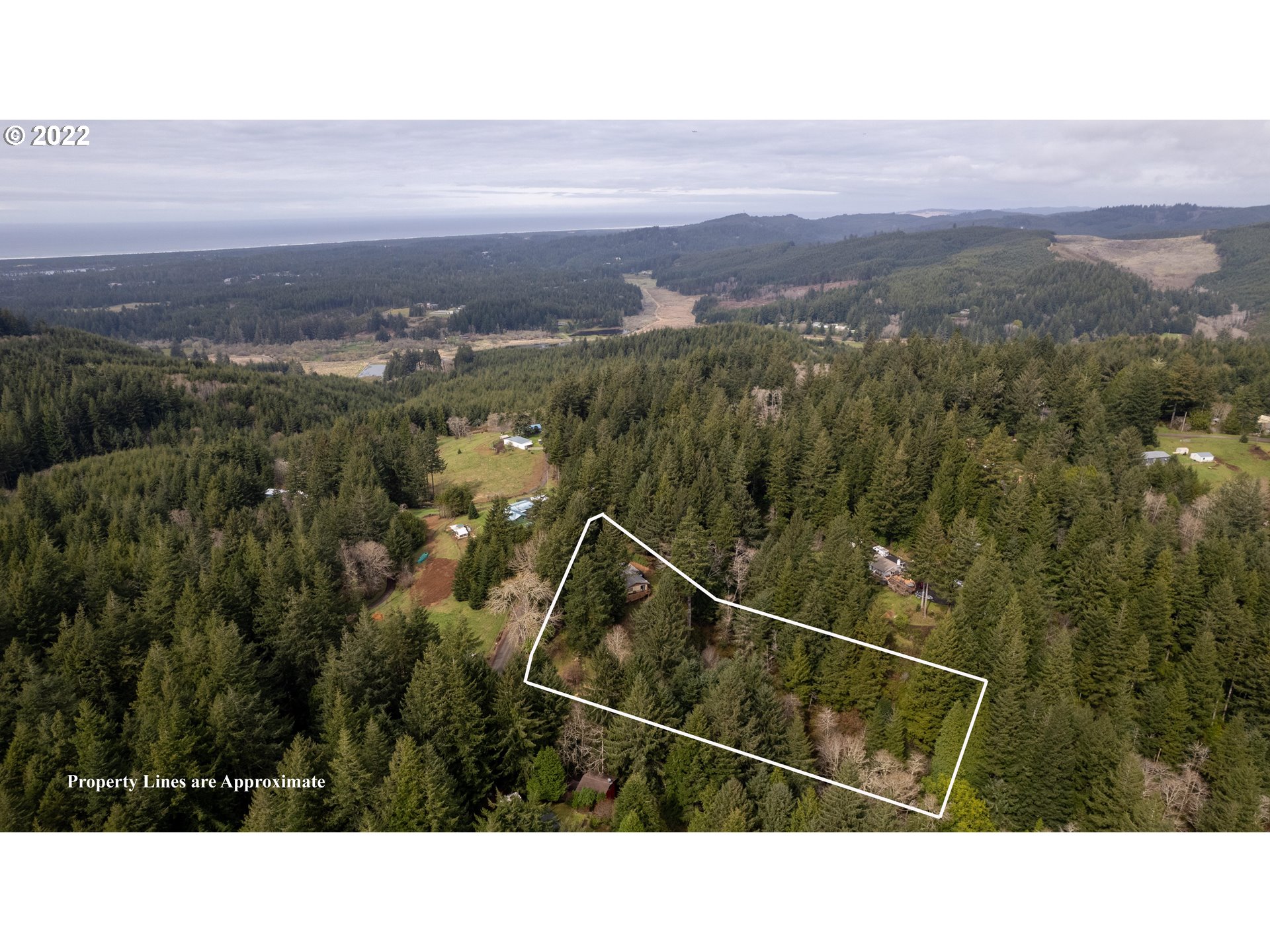 68493 Ridge Road North Bend, OR 97459 - Photo 6 of 31 Gallery Image 6