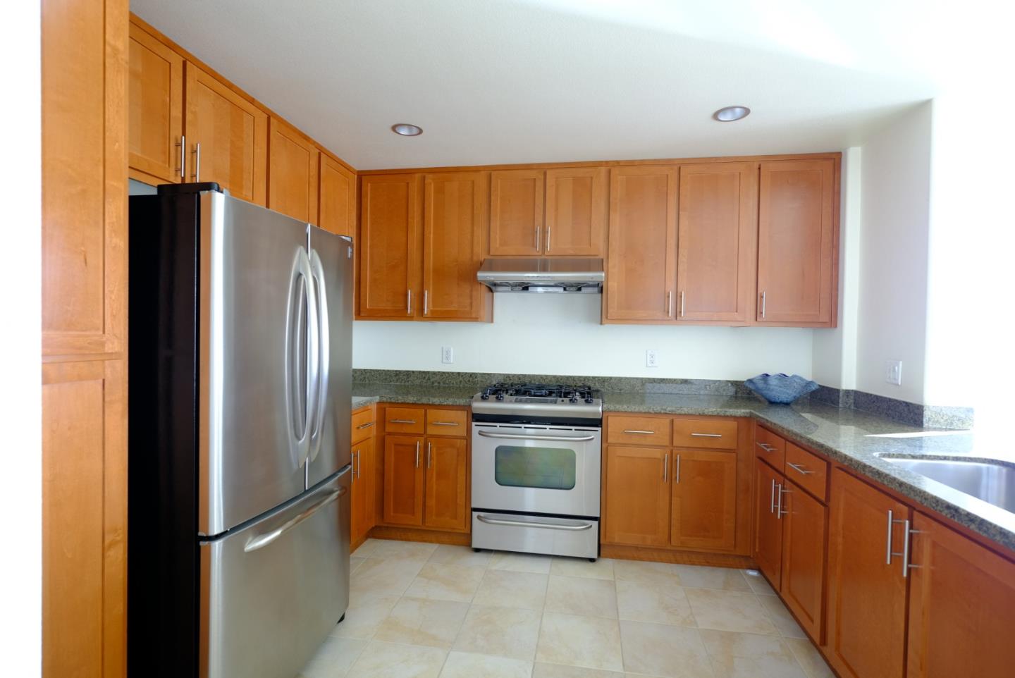 423 7th Street, Unit 901 Oakland, CA 94607 - Photo 3 of 13
