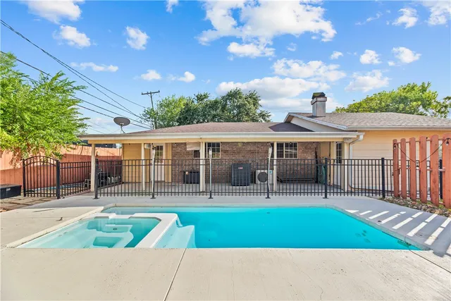 $2,450 | 1305 Harbor Lights Drive, Corpus Christi, TX 78412