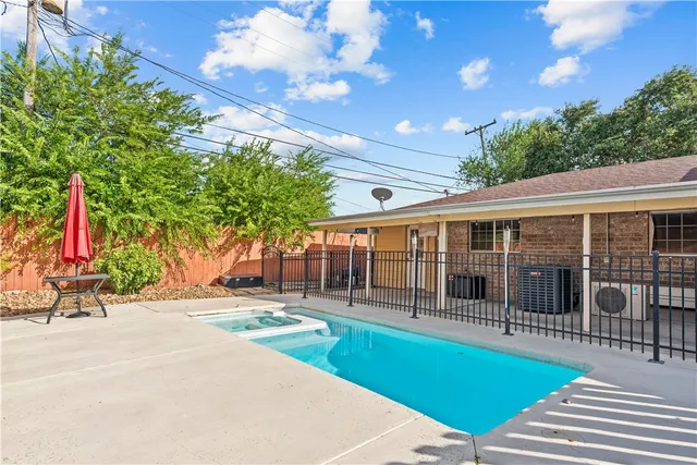 $2,450 | 1305 Harbor Lights Drive, Corpus Christi, TX 78412