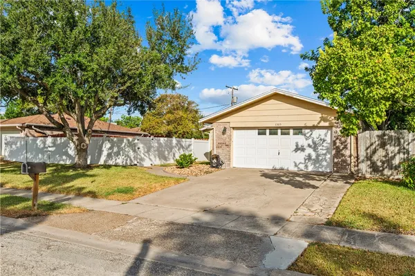 $2,450 | 1305 Harbor Lights Drive, Corpus Christi, TX 78412