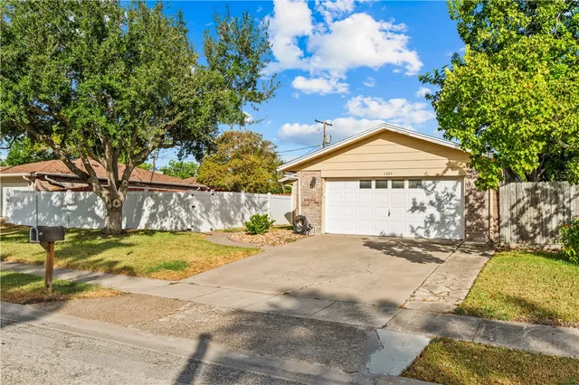 $2,450 | 1305 Harbor Lights Drive, Corpus Christi, TX 78412