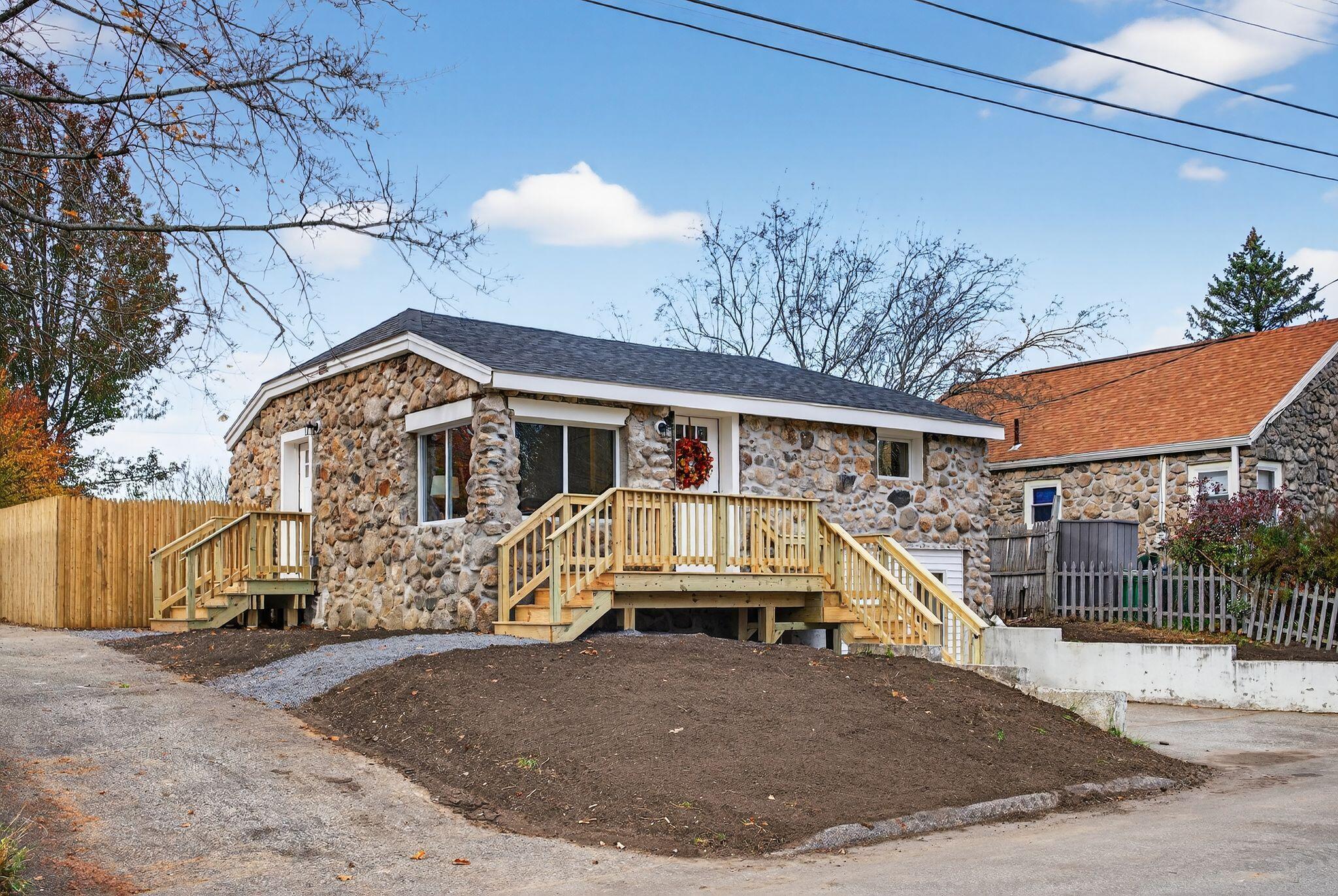 22 James Street Saco, ME 04072 - Photo 6 of 34 Front Left