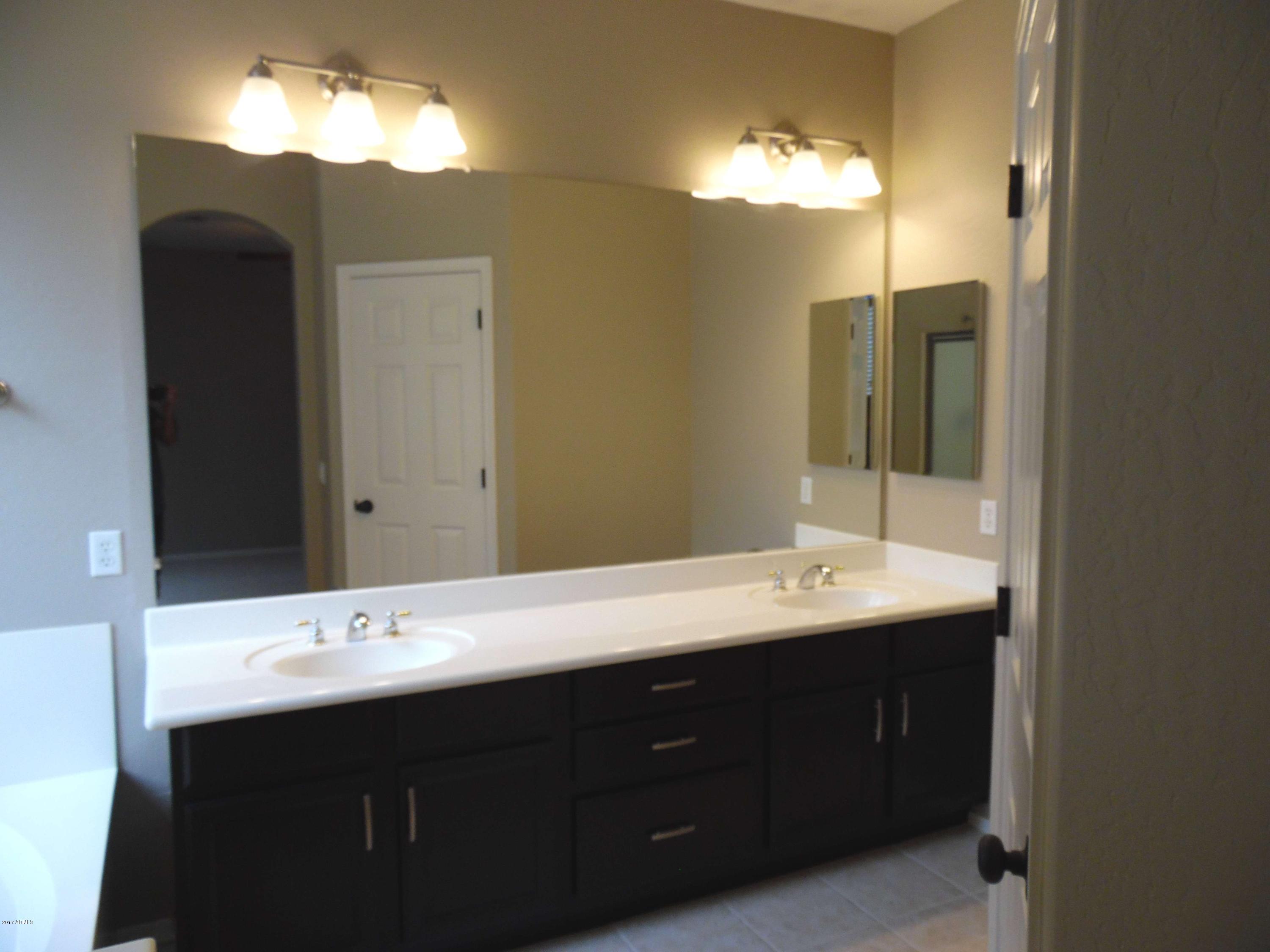 2712 East Fremont Road Phoenix, AZ 85042 - Photo 20 of 28 SAM_2150